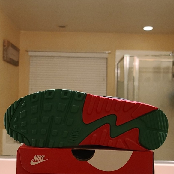 AIR MAX 90 'CHRISTMAS SWEATER' - Picture 2 of 9